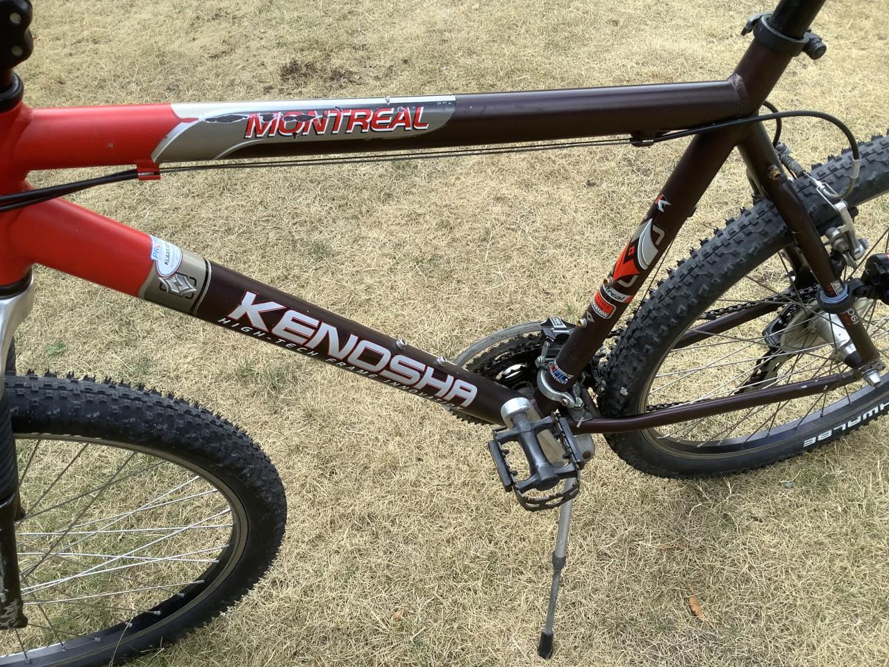 Mountainbike Kenosha Montreal framemaat 52cm.