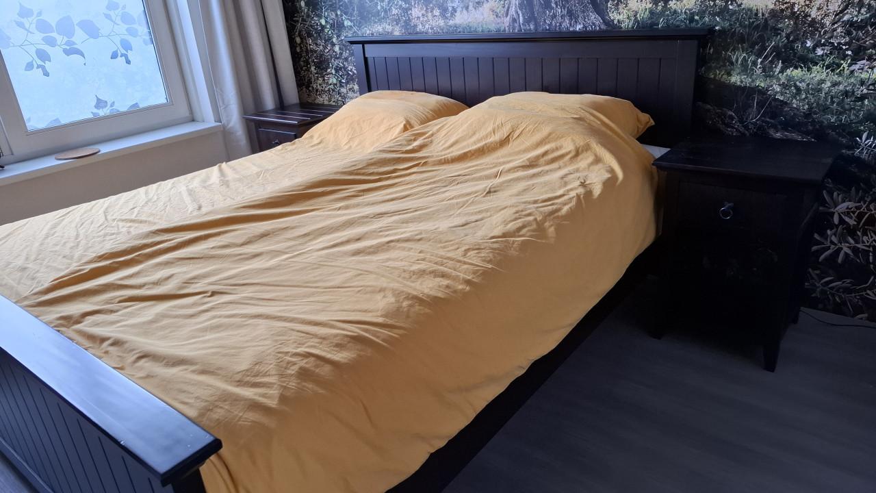 Tweepersoons bed 160x200 + 2 nachtkastjes