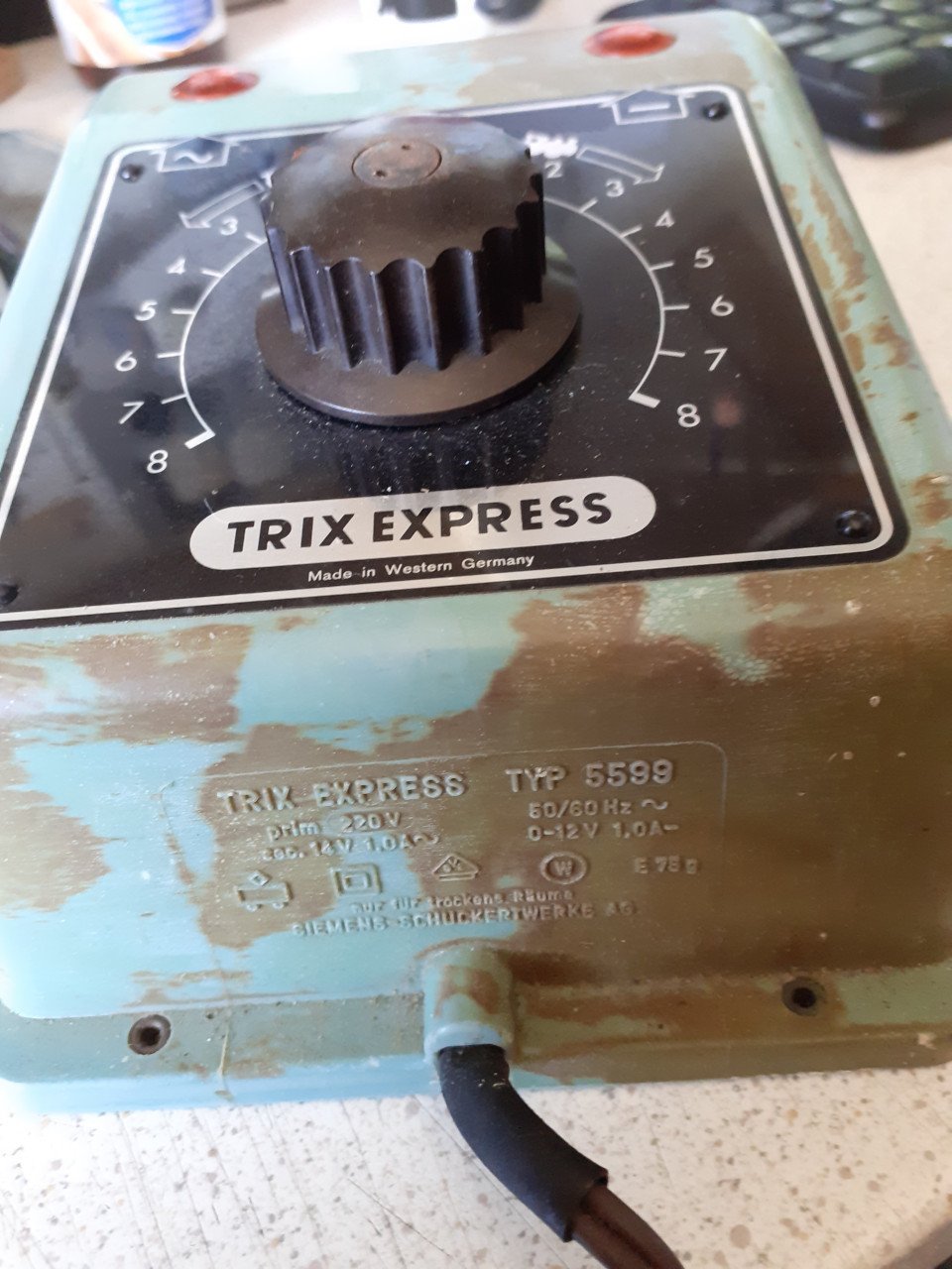 TRIX treintrafo; 12 V AC ? 0 - 12 V DC.