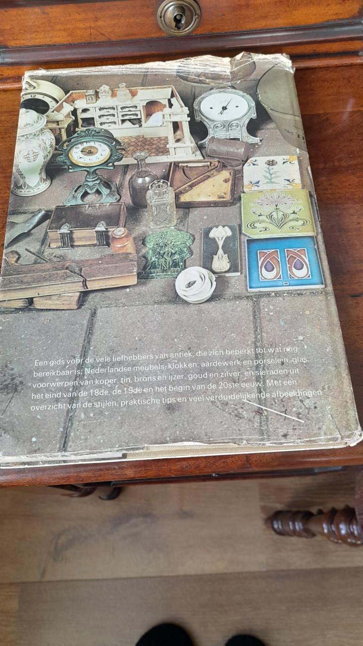 Boek  Antiek