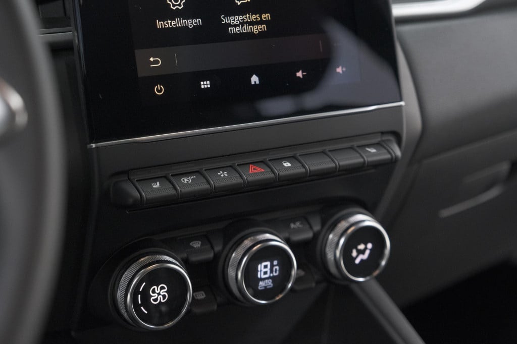 Renault Captur mild hybrid 140 edc techno | camera | 9.3 inch scherm | appl