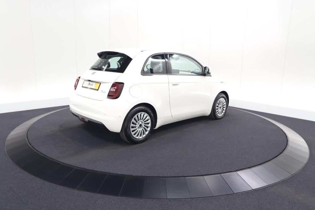 Fiat 500 urban 42 kwh | soh 96.8% | 3 fase laadfunctie | camera | apple car