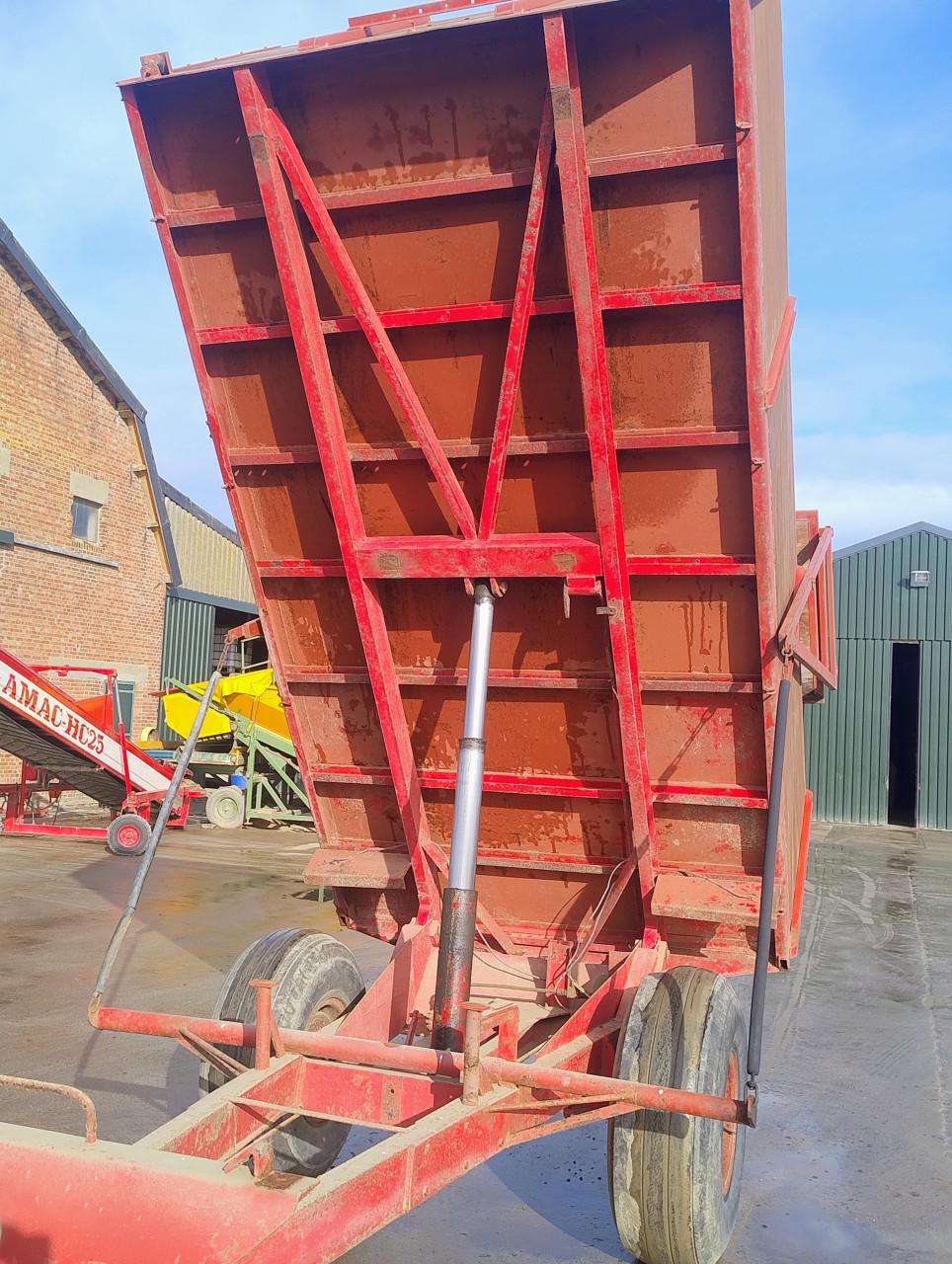 Twee wielige kipwagen