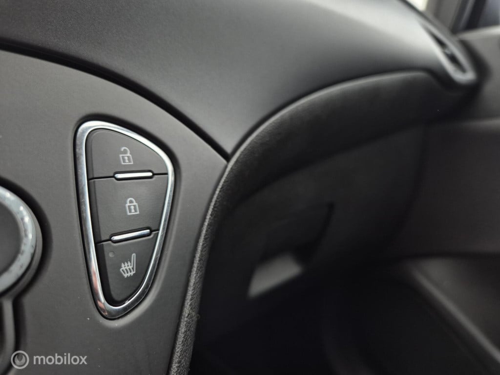Opel Corsa 1.4 edition / 5- deurs / stuur- stoelverwarming / parkeersensore