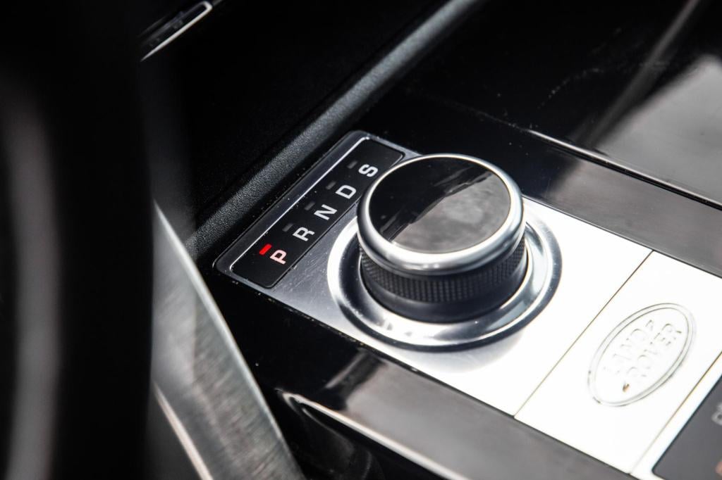 Land Rover Discovery 3.0 td6 hse grijs kenteken / leer / navi / luchtvering