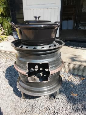 Vuurkorf/Cooker van 2 stalen velgen.