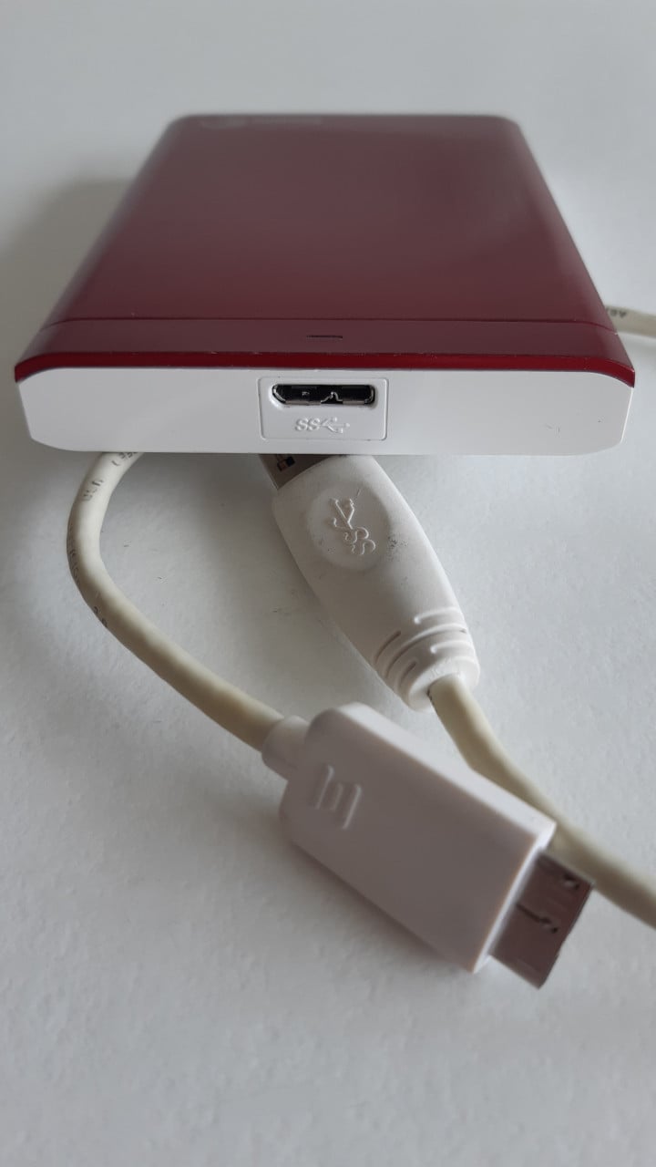 Portable hardeschijf Seagate klein formaat inclusief benodigde kabel