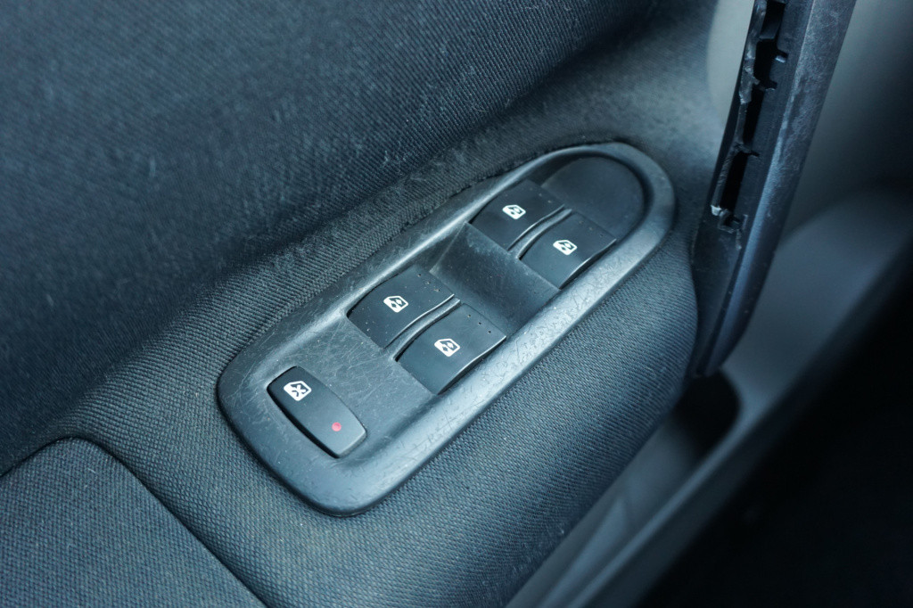 Renault Scenic 2.0-16v tech line climate / cruise / trekhaak / lm velgen / 