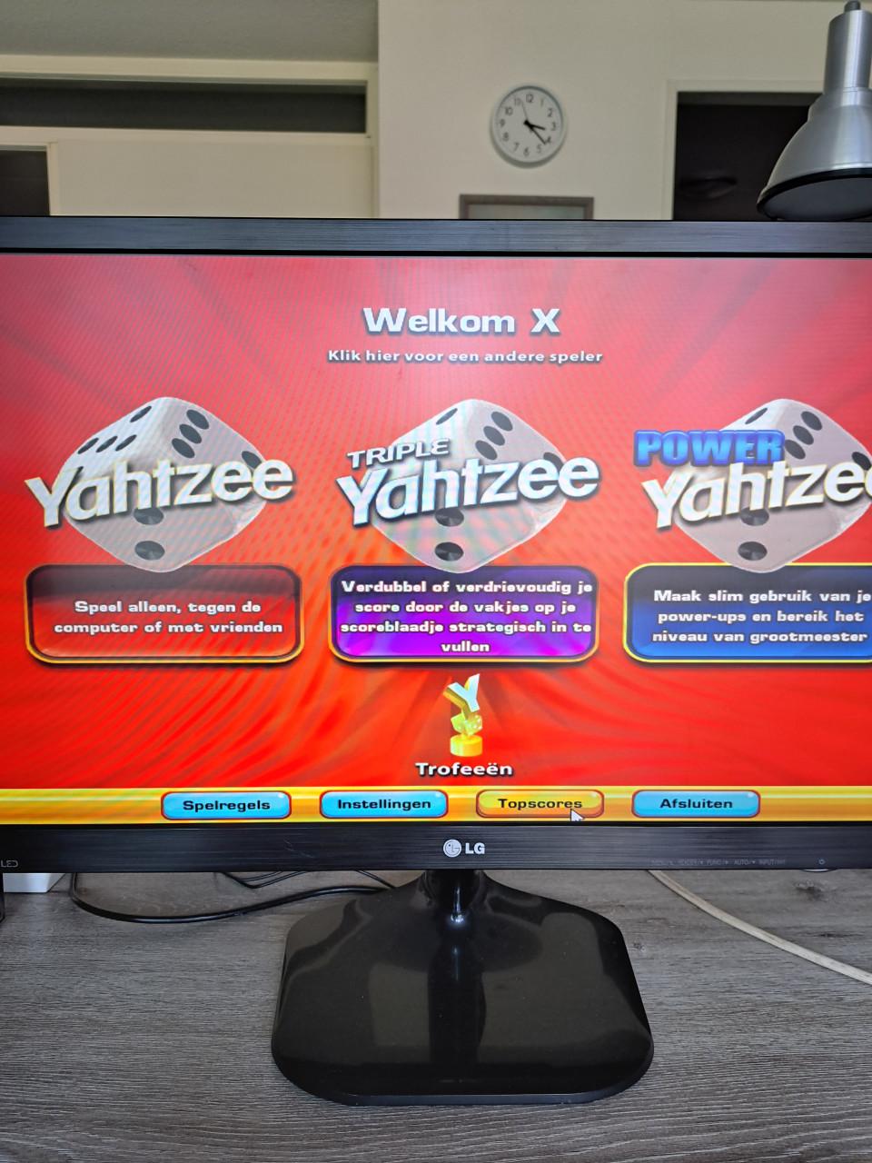 Acer pc compleet met monitor en draadloos toetsenbord en muis.
