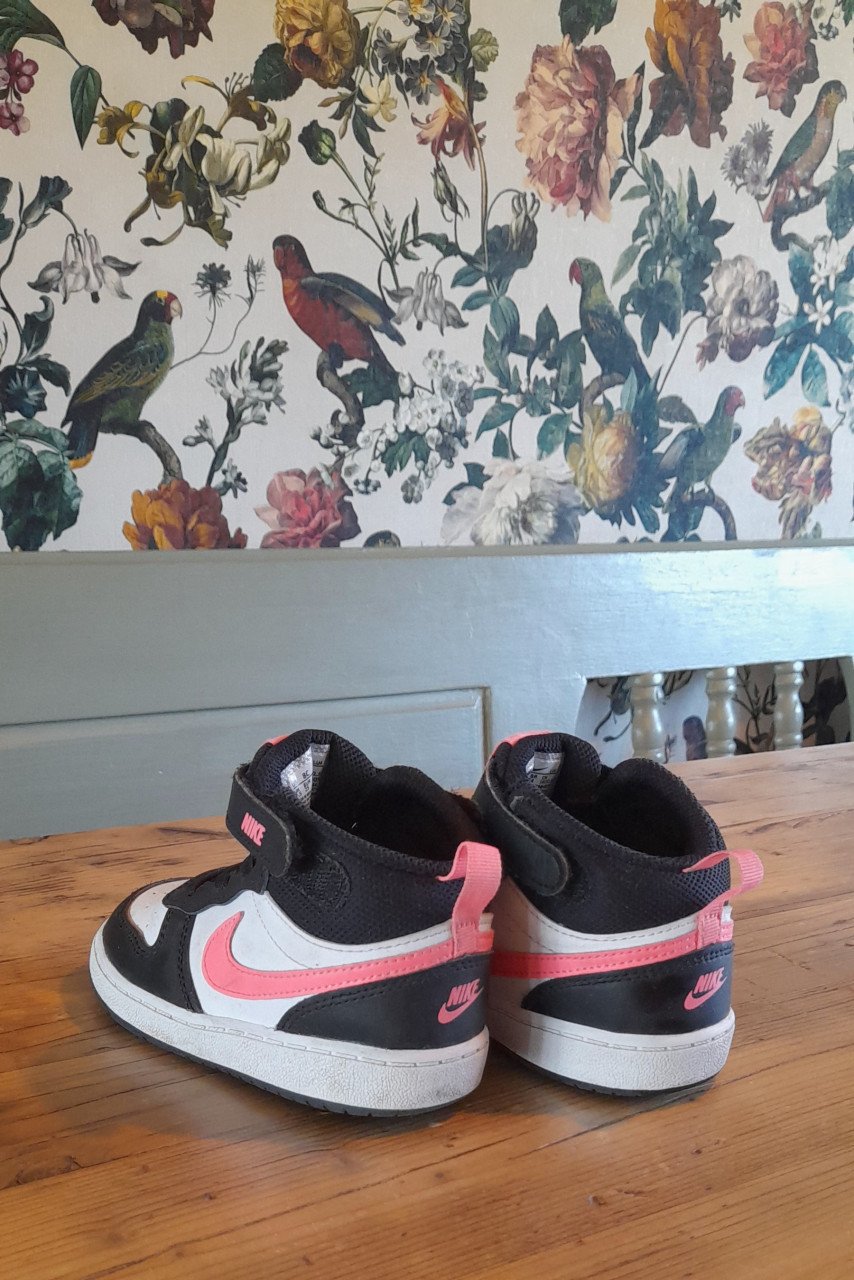 Nike meisjesschoenen maat 25
