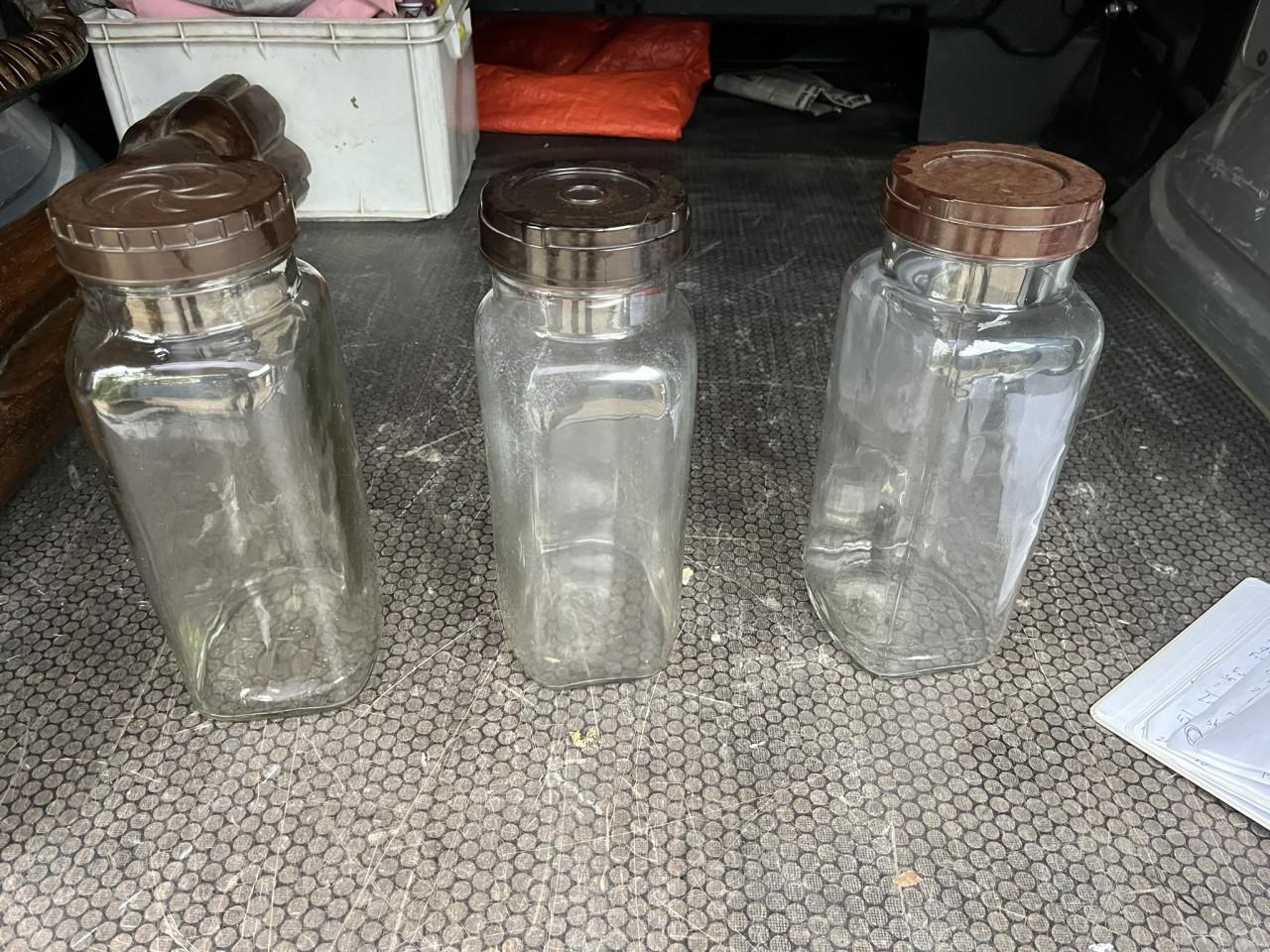 3 Engelse glazenvoorraadpotten met deksel Vintage