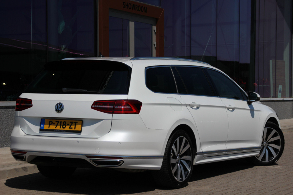 Volkswagen Passat variant 2.0 tsi 220pk highline r-line | dynauidio | acc |