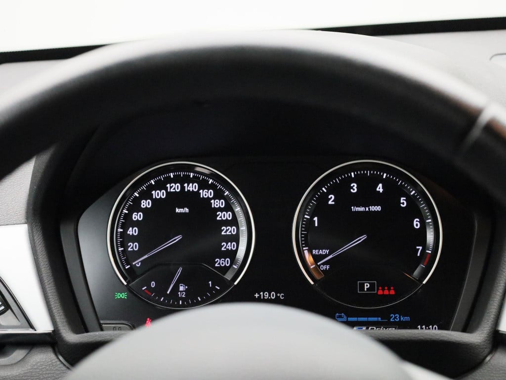 BMW X1 xdrive25e executive | automaat | lmv | parkeer sensoren | camera | c