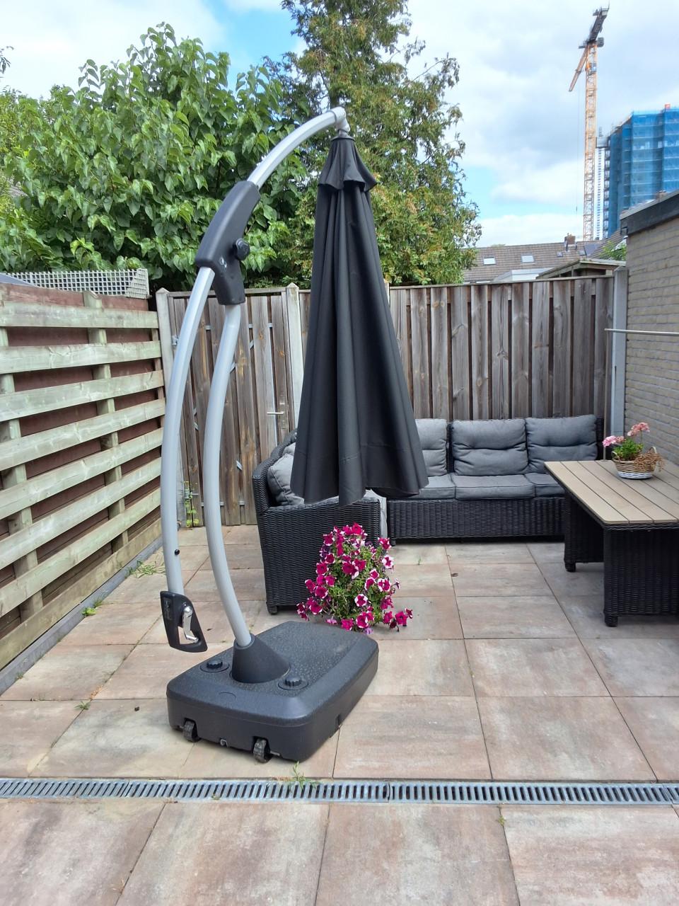 Zweefparasol 3x3 , 2 maanden oud