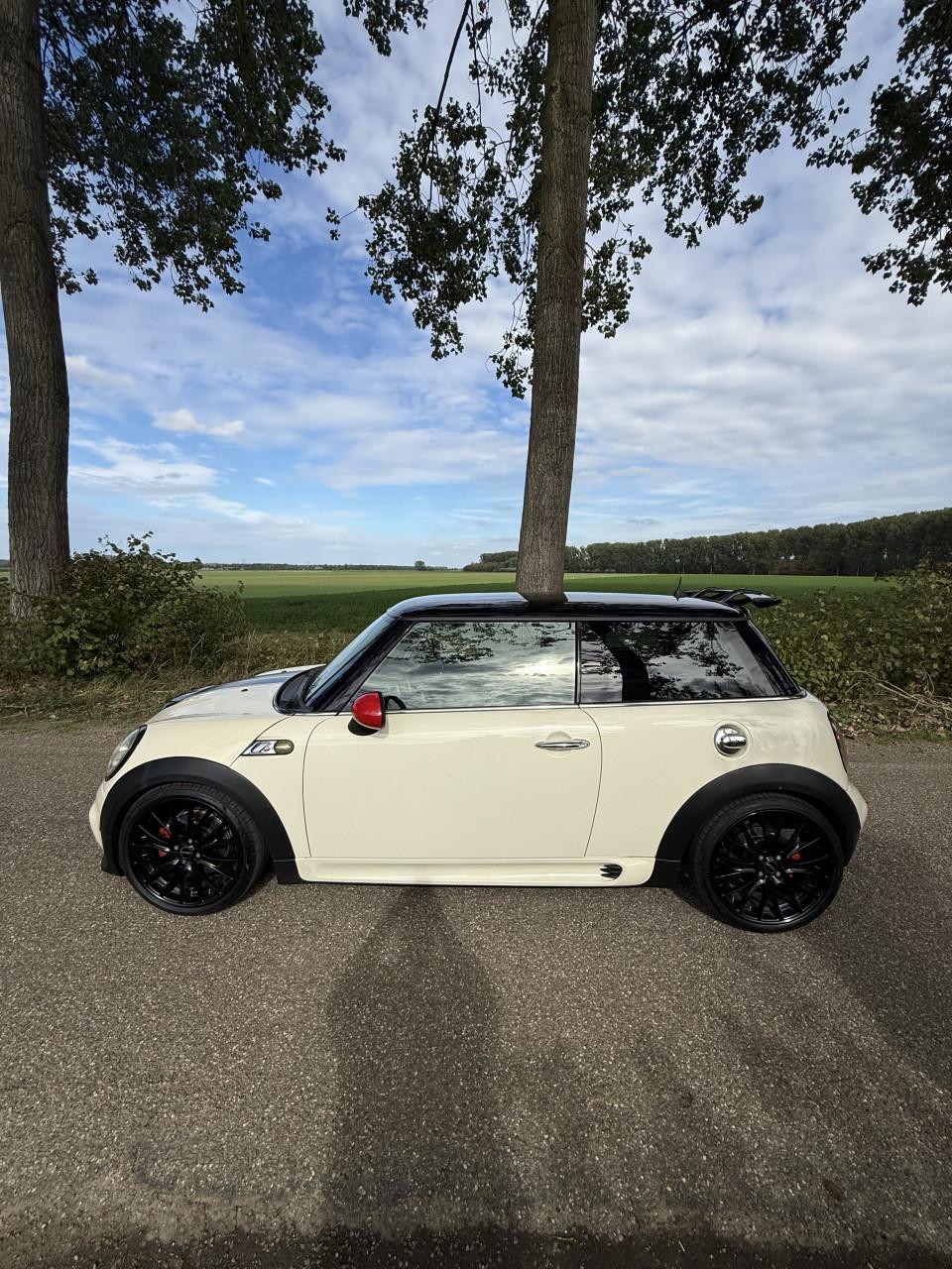 Mini Cooper S John Cooper Works | 2008 | 168.912 km | Hybrid turbo