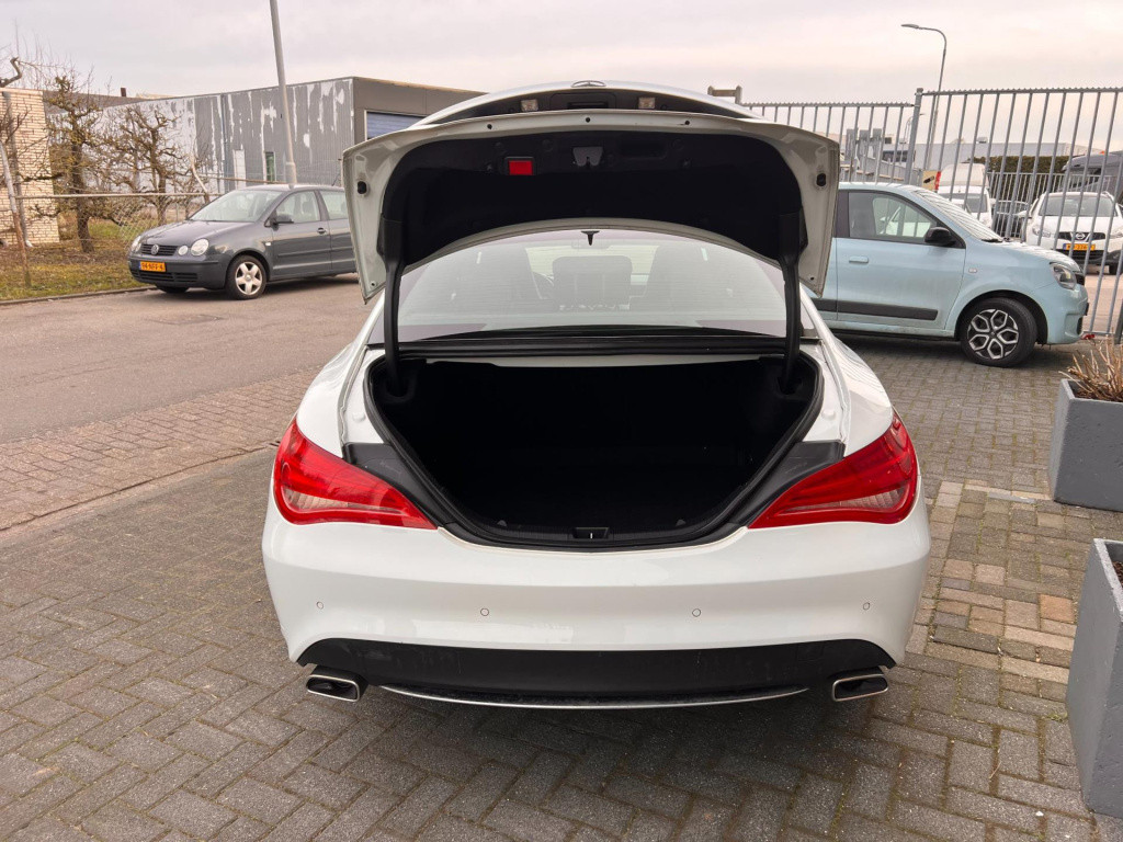 Mercedes-Benz Cla 180 business solution amg