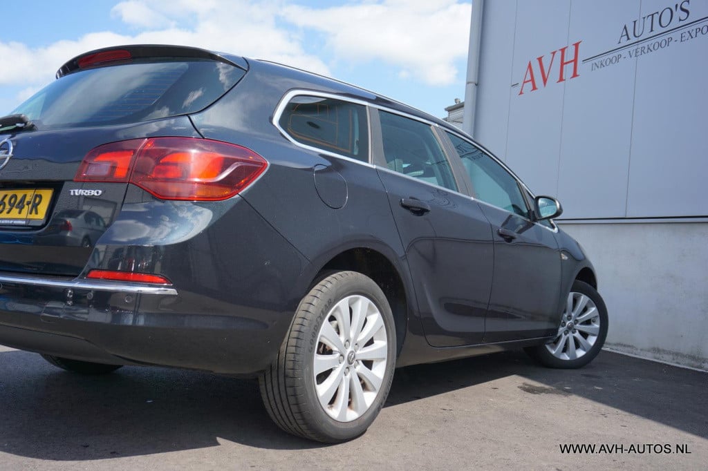 Opel Astra sports tourer 1.4 turbo sport +