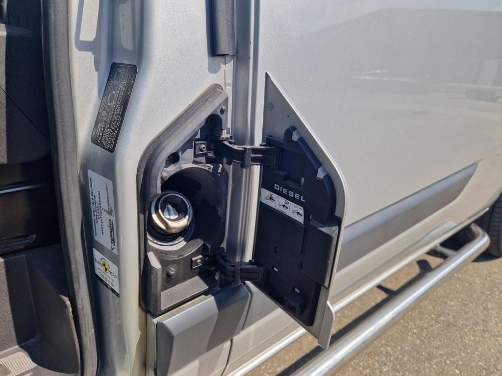 Ford Transit Custom 290 2.2 tdci l2h1 ambiente dc in zeer goede staat met n