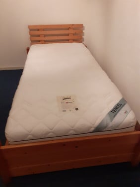 Grenen ledikant  met lattenbodem en matras