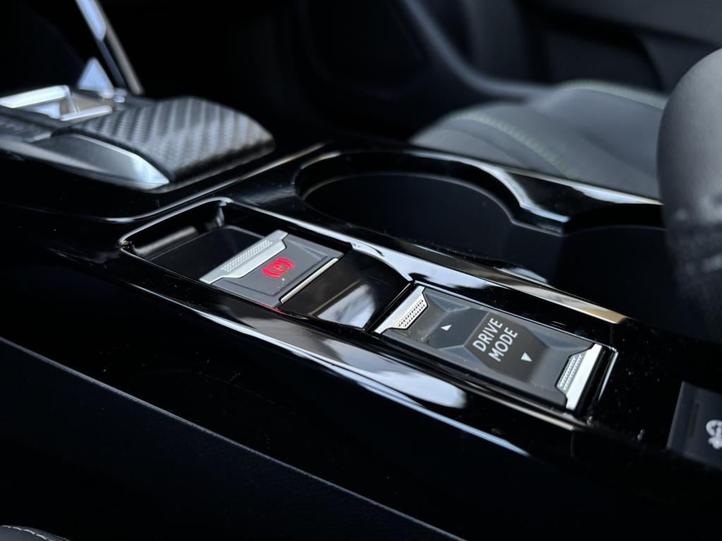 Peugeot 2008 gt automaat 1.2 hybrid 145