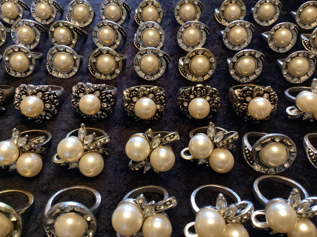 Partij hele mooie ringen ( partij 121) AANBIEDING !!!!!!