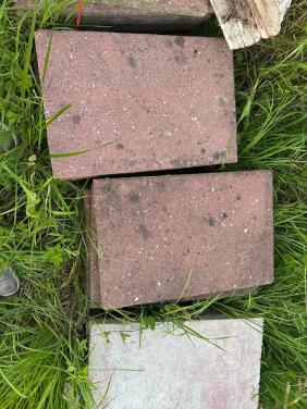 Gratis af te halen, ongeveer 180 stuks 60x40 tegels.