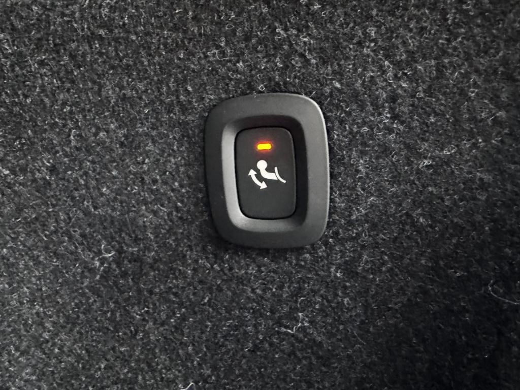 Volvo XC40 2.0 b4 plus dark | 18'' lmv | trekhaak | harman kardon