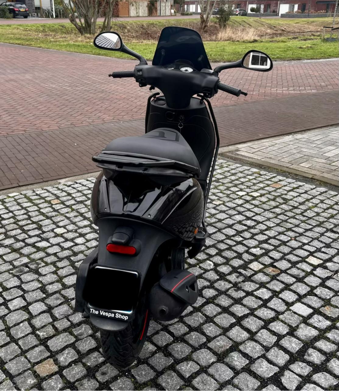 Piaggio Zip snor zwart 2018