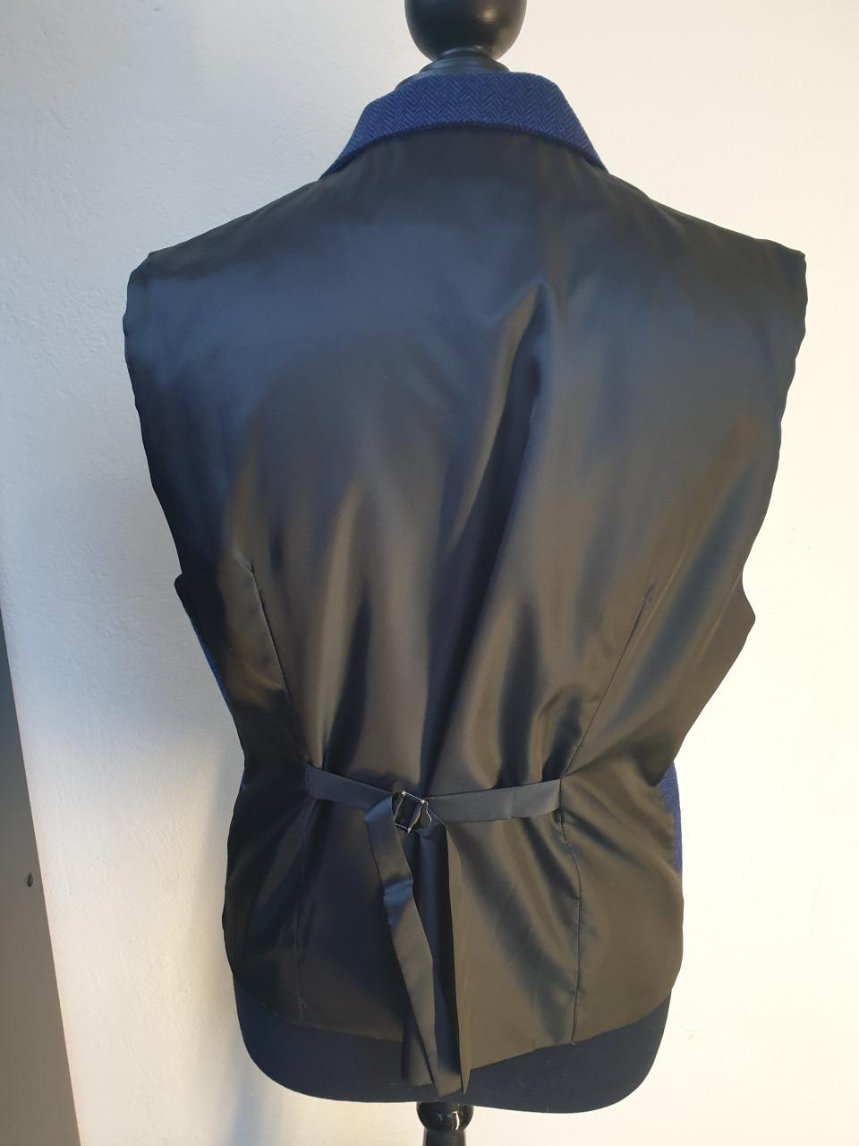 "Vlot" Colbert met vest.