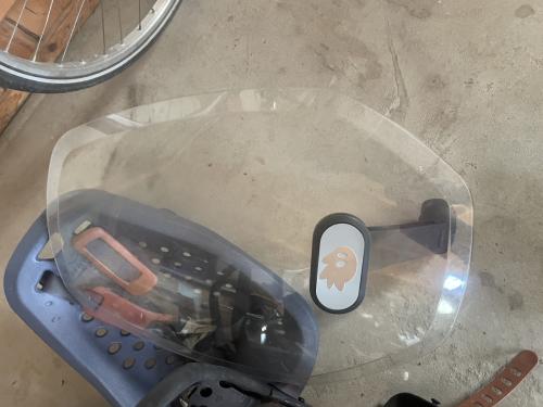 Fietszitje voorkant Yepp met scherm