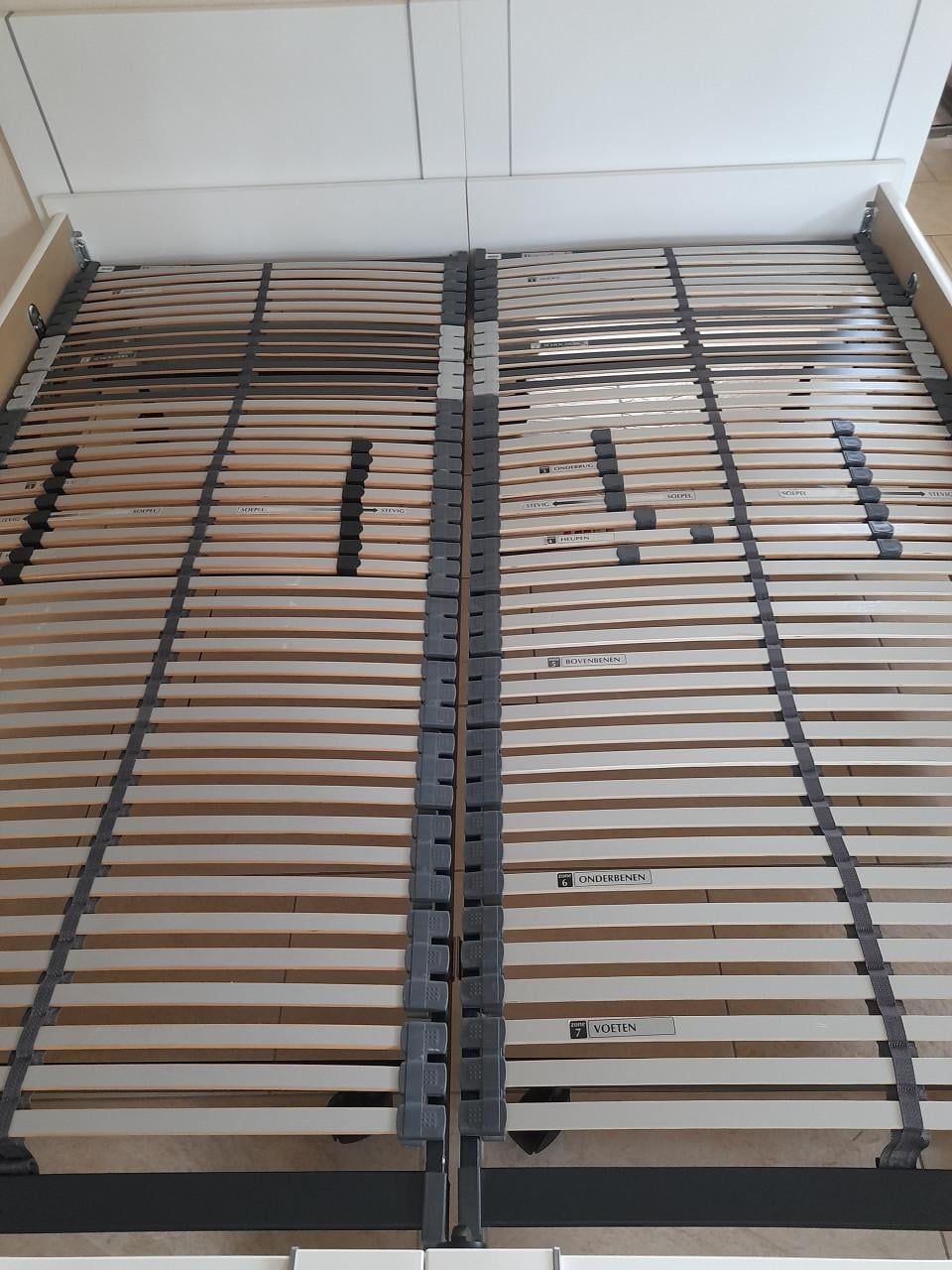 2 persoons deelbaar bed met bossflex lattenbodems 180 x 200 (in goede staat
