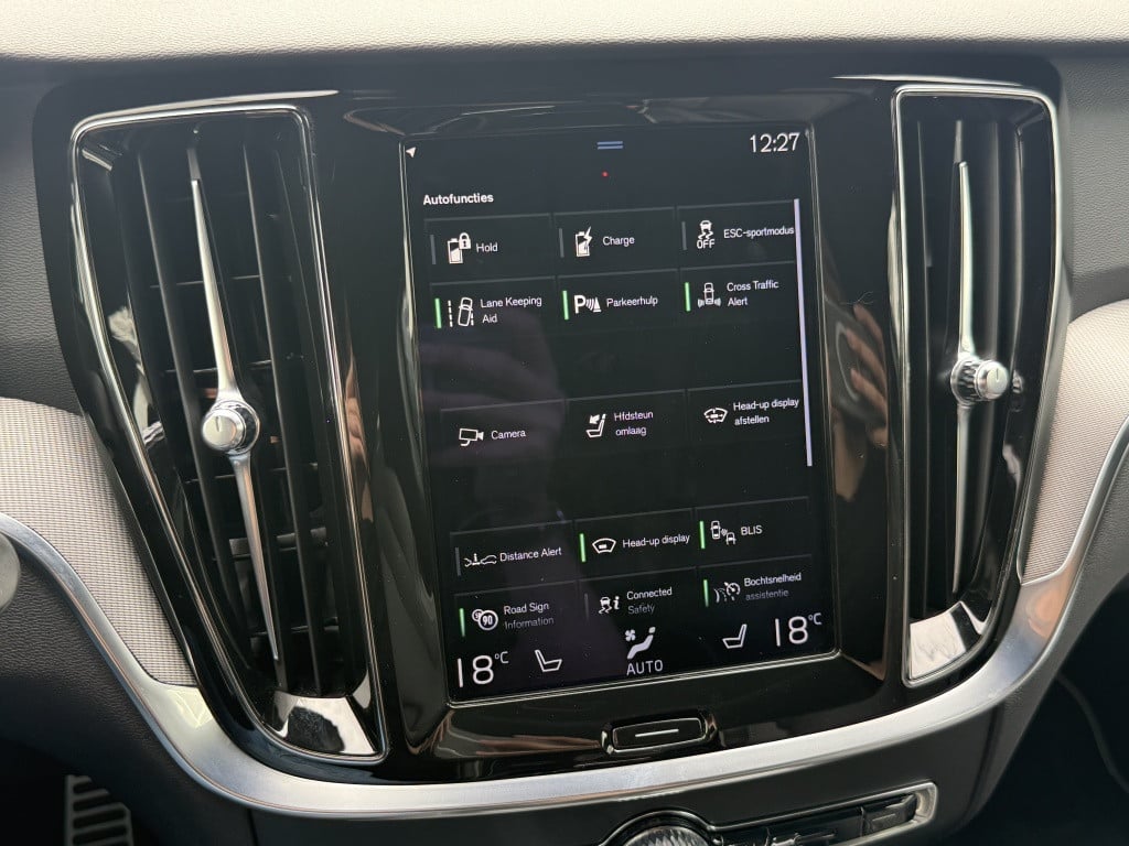 Volvo V60 t6 340pk recharge r-design| panodak| adap.cruise| 360camera| tre