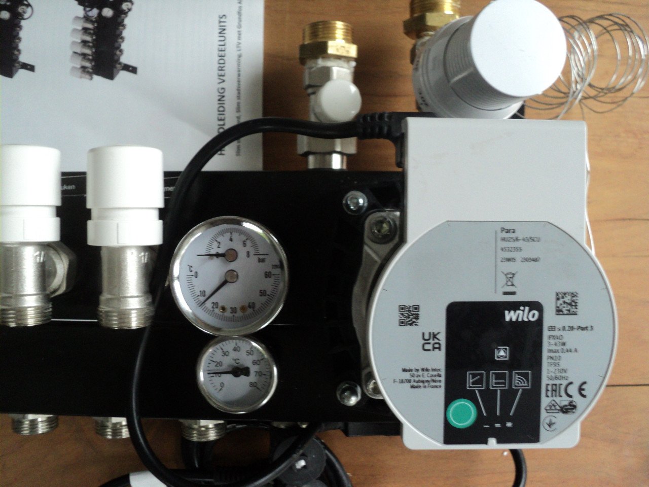 Vrijwel nieuwe 5 groep verdeler vloerverwarming ENERGI ZUINIG
