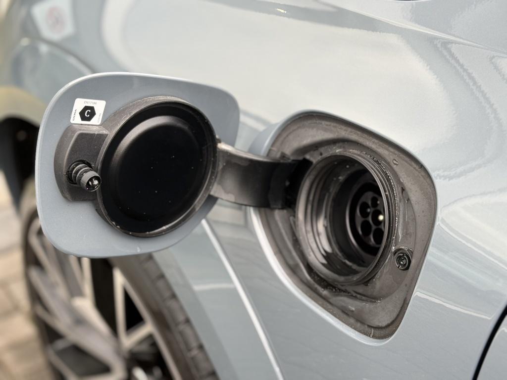 Volvo XC60 t6 340pk recharge r-design| adap.cruise| panodak| 22''lm| camera