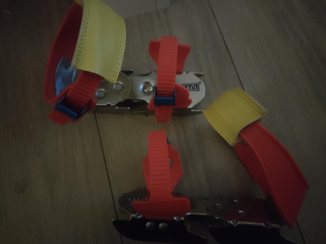 Glij-ijzers van nijdam. ( Verstelbare kinderschaatsen)