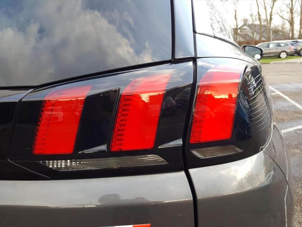 Peugeot 5008 blue l. executive 1.2pt-130pk (vol)automaat(eat8) 7-pers. | vo