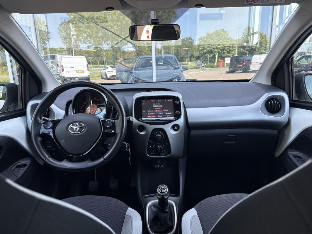 Toyota Aygo 1.0 vvt-i x-play | camera | carplay | cruisec. | navi