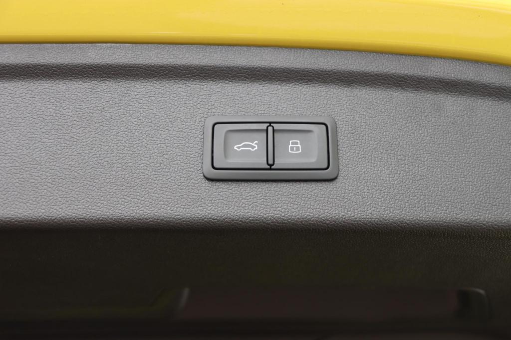 Audi A3 sportback 40 tfsi e s edition 204pk s-tronic l zwart optiek plus | 