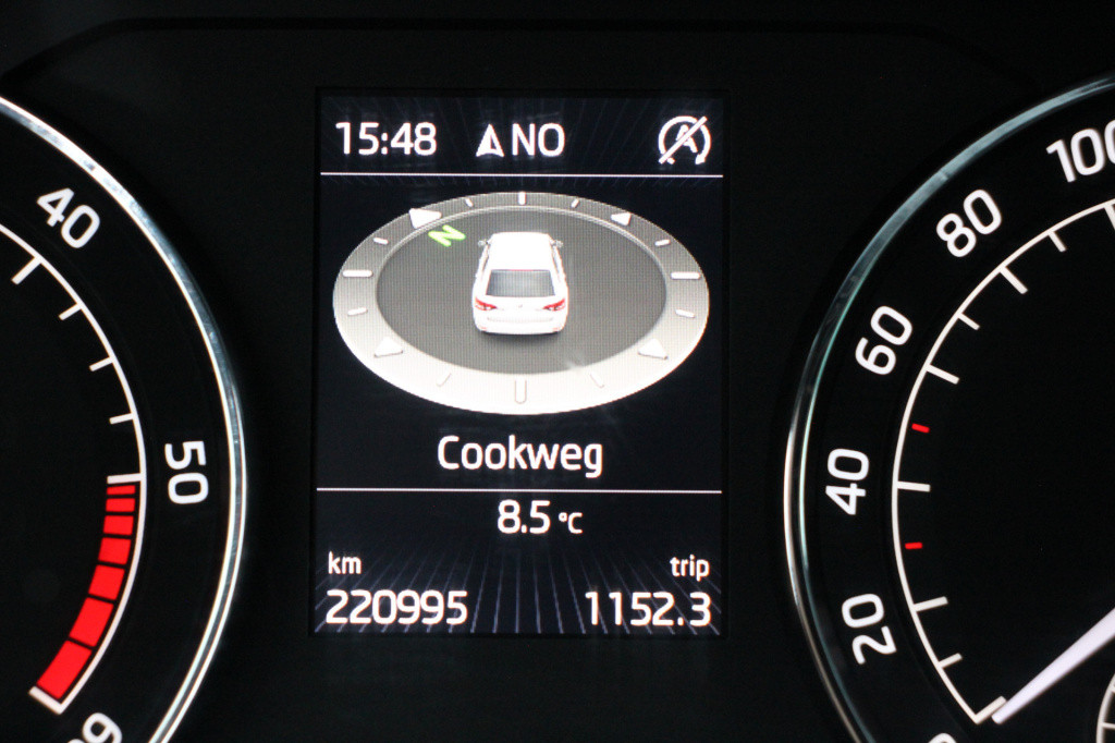 Skoda Superb combi 1.6 tdi style business | automaat | navi | camera