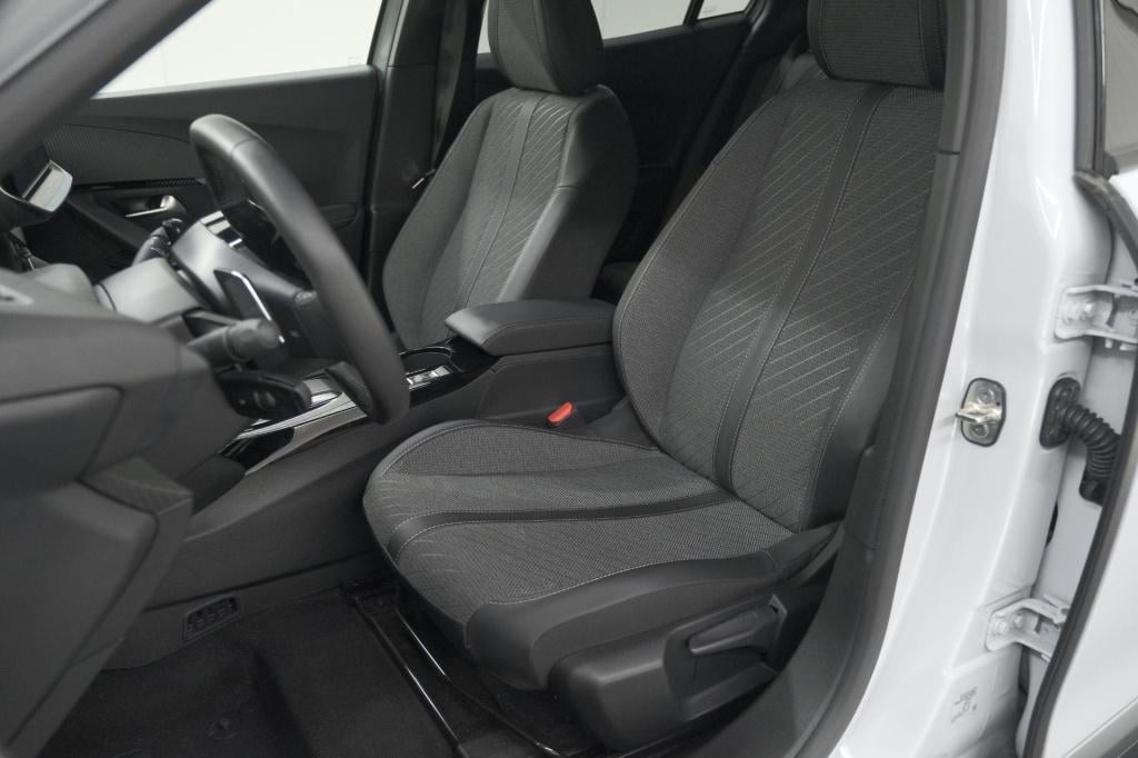 Peugeot 2008 1.2 hybrid 145 allure | apple carplay | climate control | park