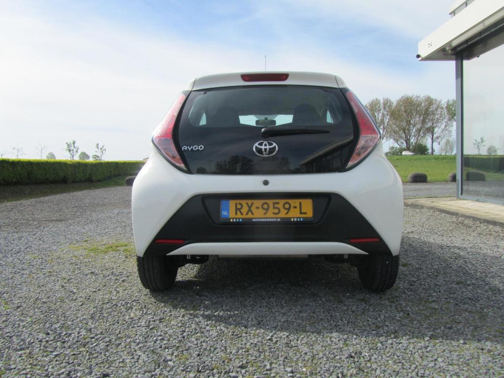 Toyota Aygo 1.0 vvt-i x-fun | 5 deurs | airco | bluetooth