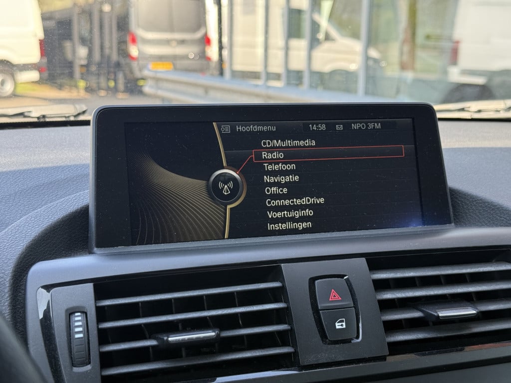 BMW 1 Serie 116i business sportline | nl-auto | groot navi | nieuwe distrib