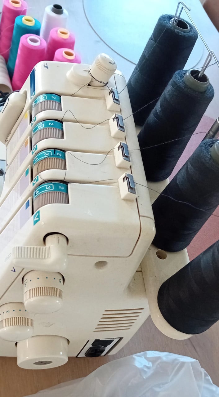 HUSKYLOCK 460D locker naaimachine