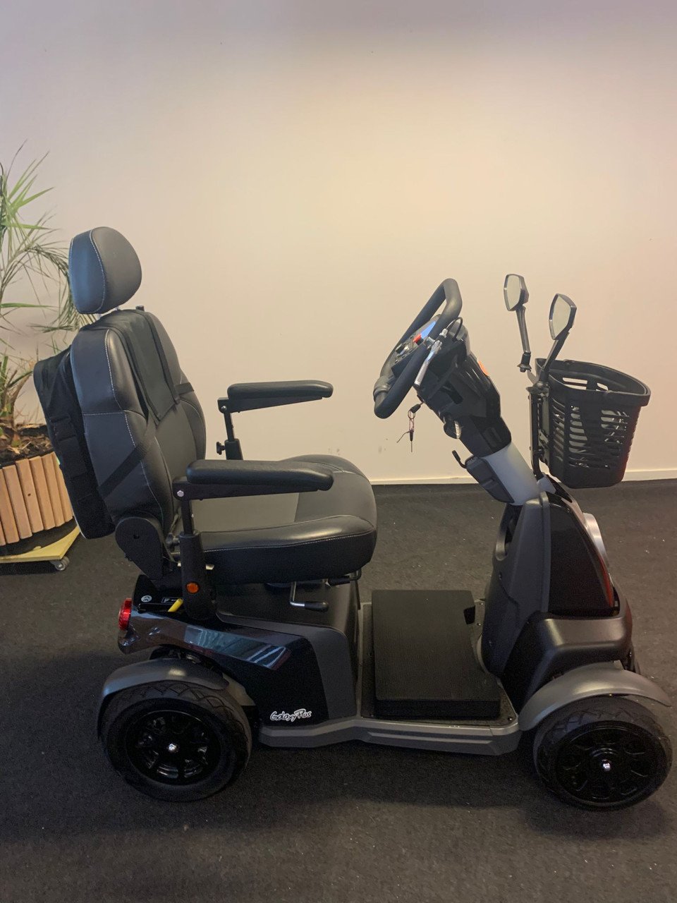 Weer zorgeloos op pad met deze uitstekend onderhouden Galaxy scootmobiel.