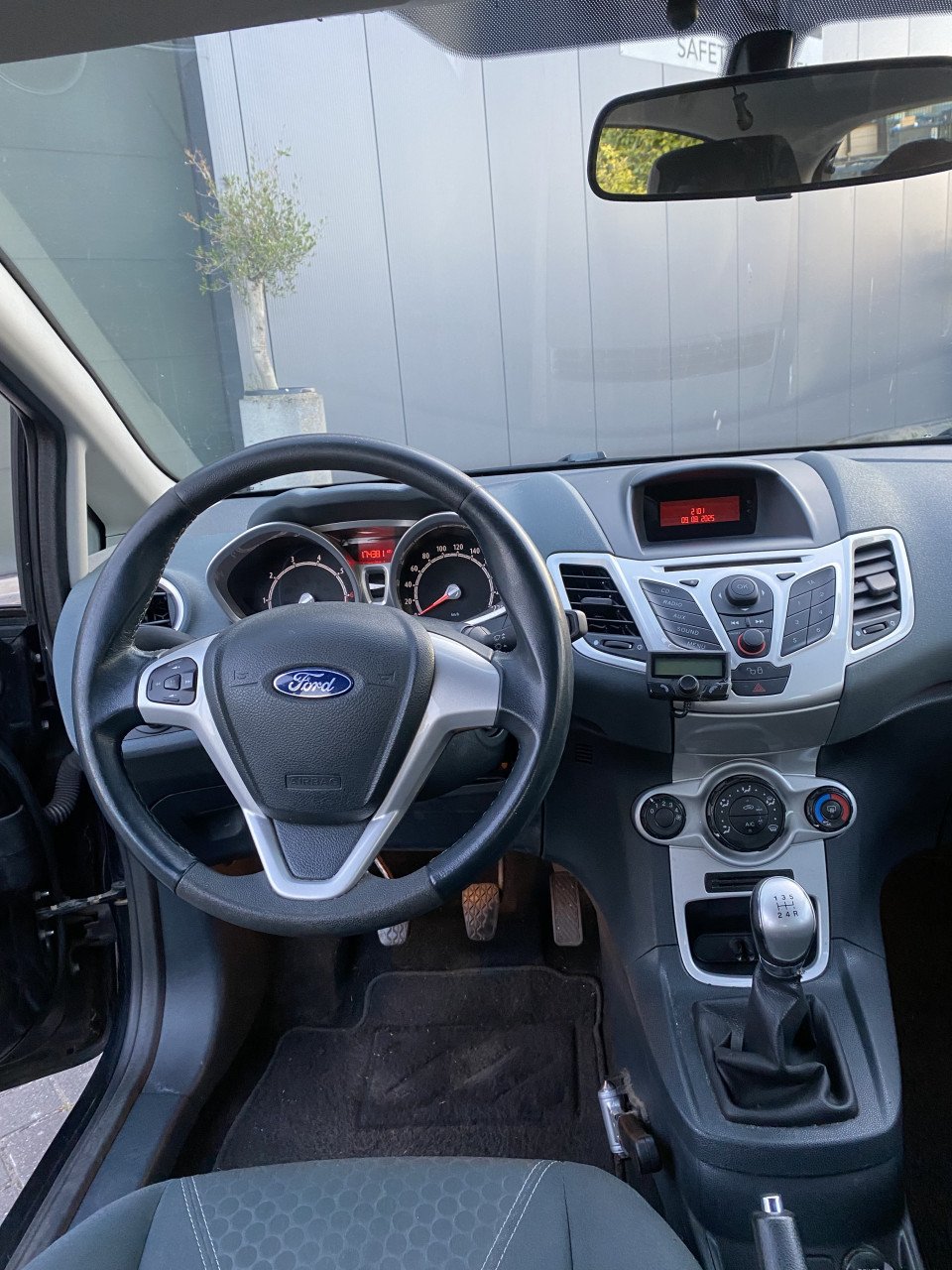 Ford Fiësta 1.25 60KW 5DR 2010 Zwart | NAP | NIEUWE APK!