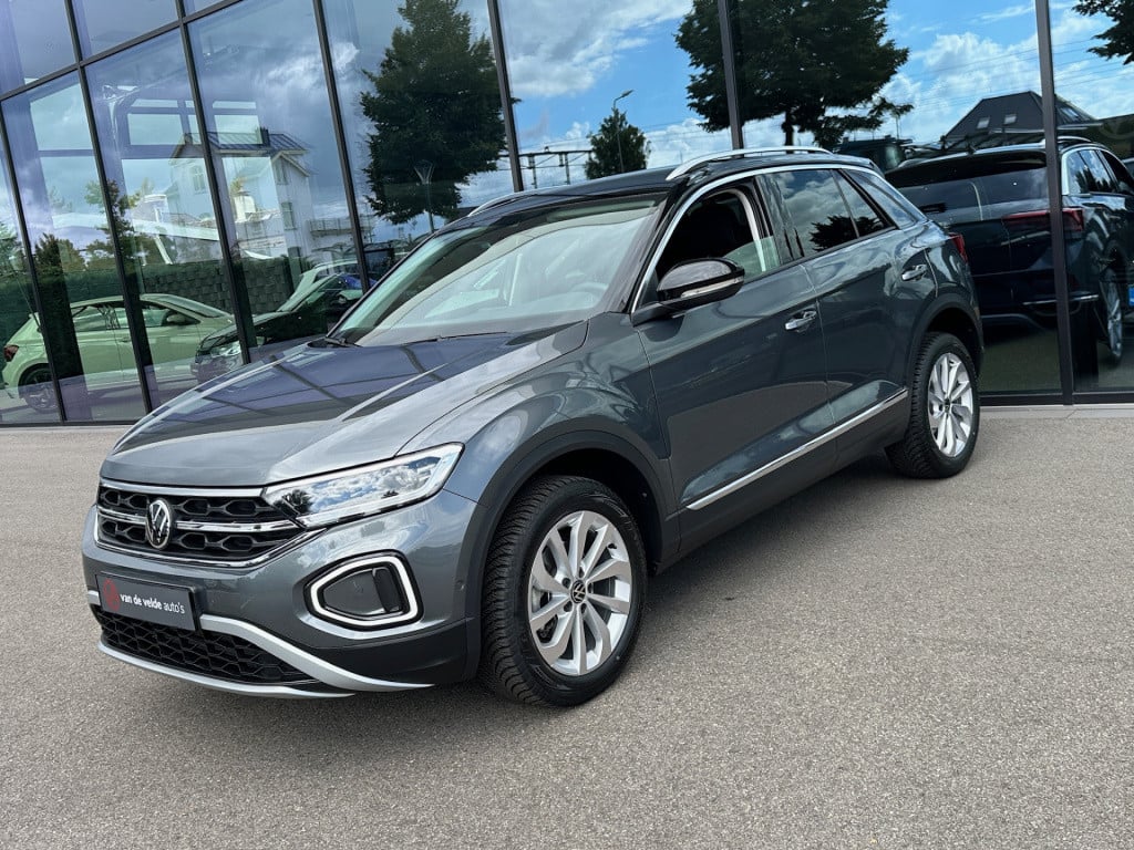Volkswagen T-roc 1.5 tsi 150pk dsg style | trekhaak | navi | iq light | ada