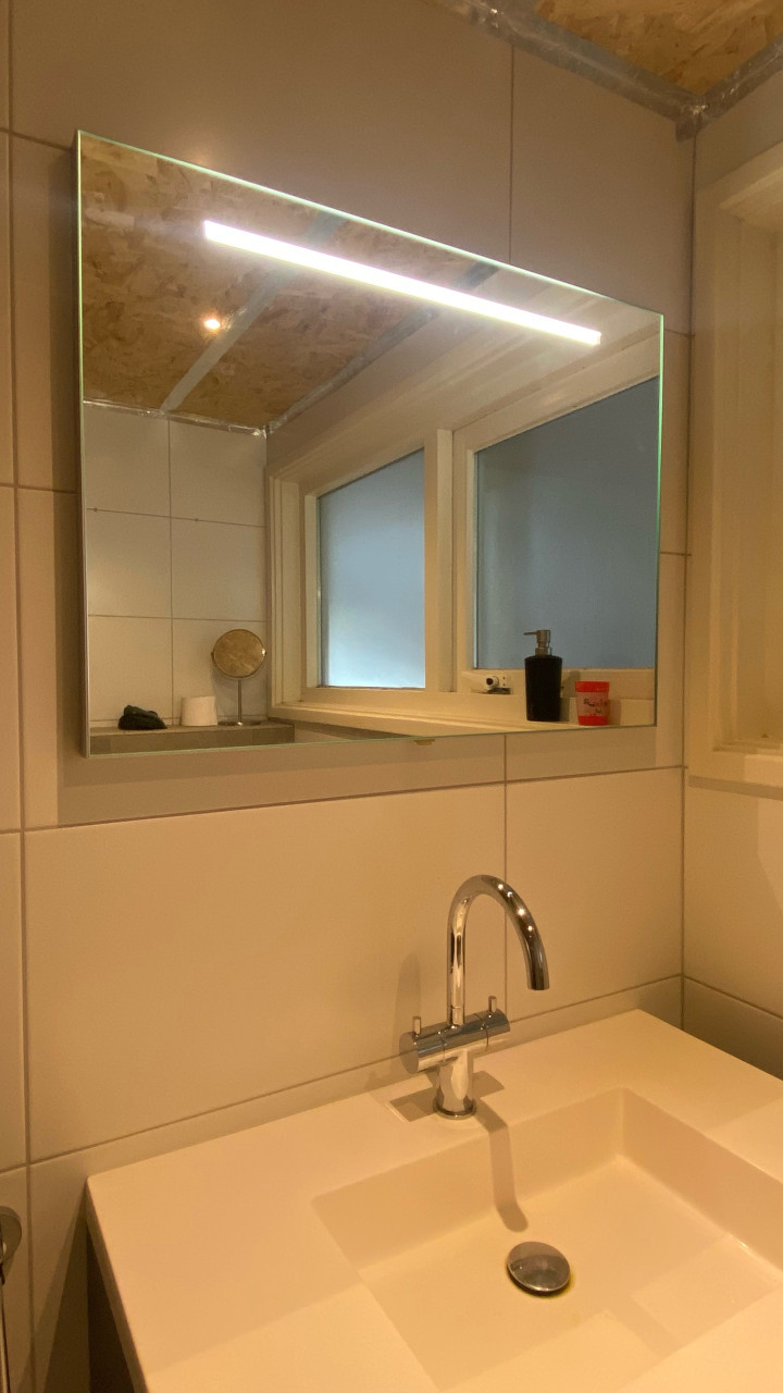 Badkamer spiegel met licht