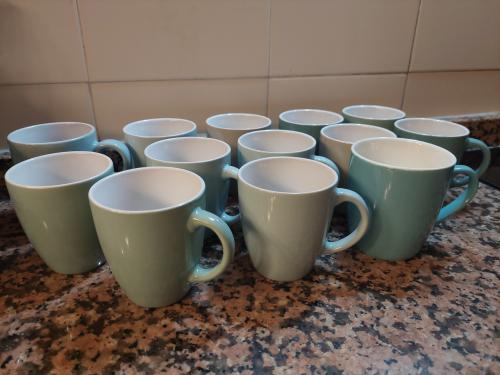 13 mokken beige en groen tinten
