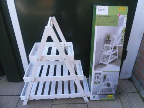 PLANTEN TRAPJE NIEUW IN DE VERPAKKING+ 2 GLAZEN WAXINELICHTJES
