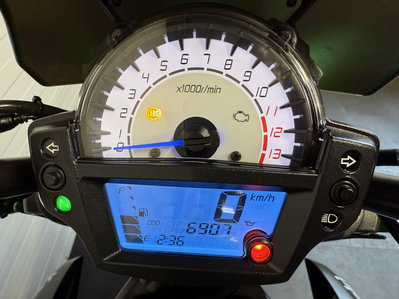 Gave Kawasaki ER6N ABS slecht 6900km! Bj 2017!